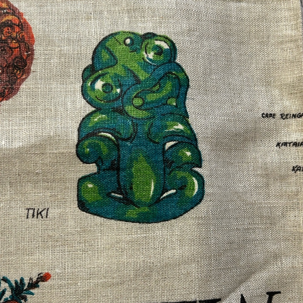 Vintage Maori New Zealand Taniwha Tablecloth or Hangable Tapestry - Picture 11 of 12